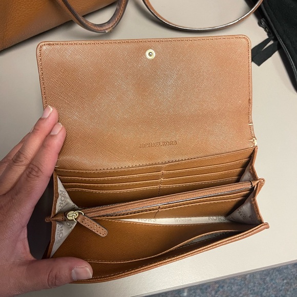 Michael Kors Two-Way Hand Tote and Shoulder Bag - Picture 7 of 12